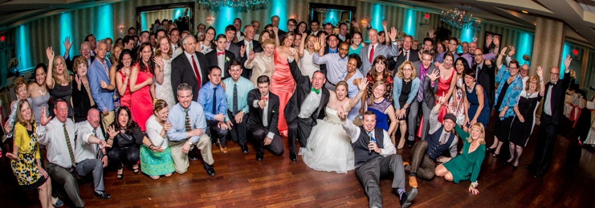 The Pros and Cons of Having a Bouquet and Garter Toss